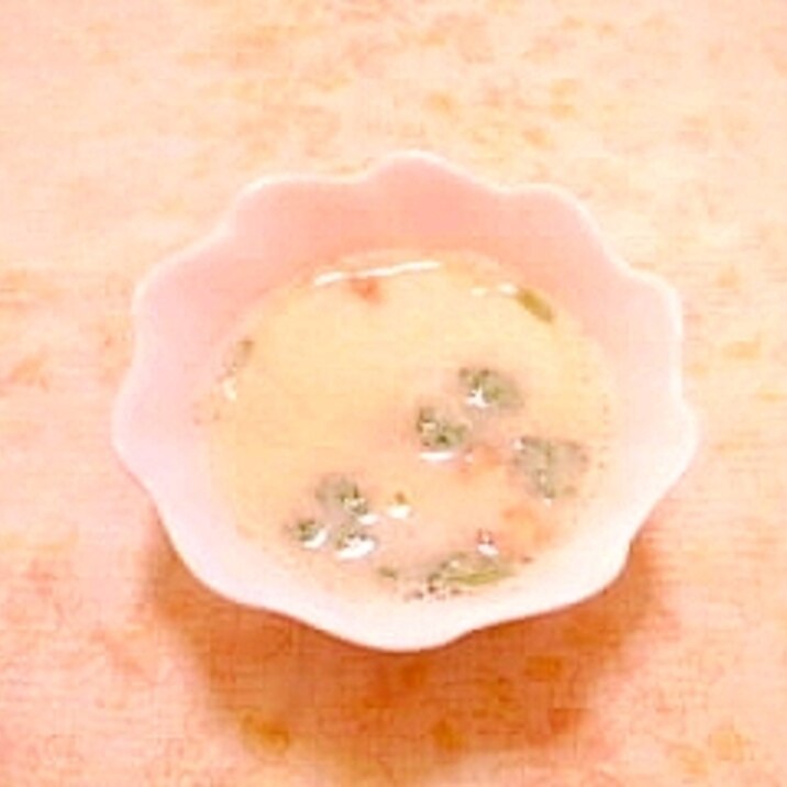 パセリとソーセージの豆乳味噌スープ